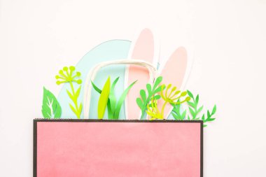 Paskalya satış, yumurta, tavşan kulakları ile paket.