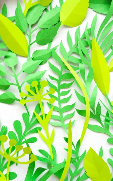 yeşil çim kağıttan kesilmiş. Yaz arka plan