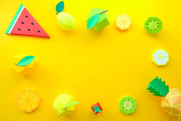 Frutas exóticas feitas de papel sobre fundo amarelo — Fotografia de Stock