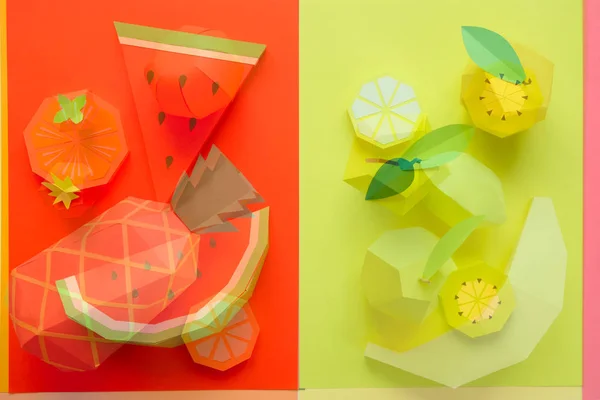 Fruta hecha de papel. Fondo colorido. Trópicos. Puesta plana . — Foto de Stock