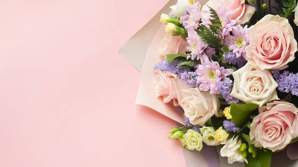 Bouqet Fond de fleurs, différentes roses et chrysanthèmes — Photo