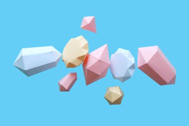 mavi bir arka plan üzerinde kağıttan yapılmış çokgen elmas