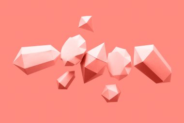 mavi bir arka plan üzerinde kağıttan yapılmış çokgen elmas