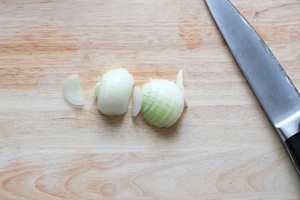 Sopa de cocina paso a paso. Cocinar sobre tabla de cortar — Foto de Stock