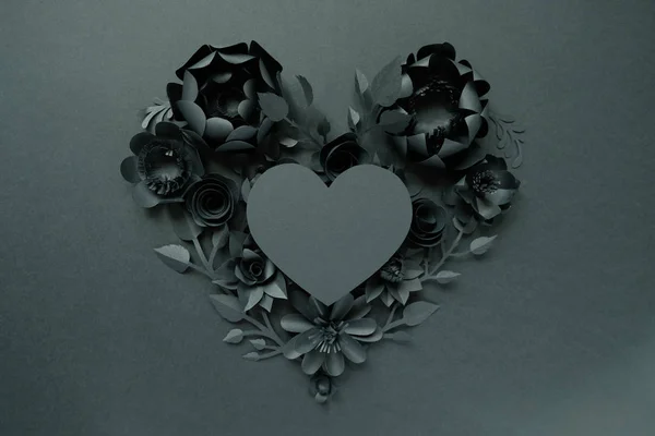 Flores de papel negro, fondo floral, ramo de novia, boda, quilling, tarjeta de felicitación del día de San Valentín, forma de corazón — Foto de Stock