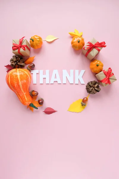 Thanksgiving day. Lettering thank with autumn elements. Thanksgiving concept, greeting card. — Stock Photo, Image