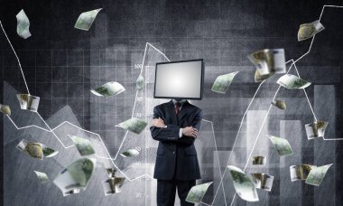 Euro ve analitik grafikler duvar arka plan üzerinde çizilmiş uçan karşı duran işadamı Tv ile takım baş silah tutmak yerine geçti. 3D render.