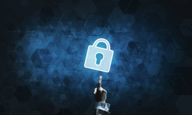 Koyu arka plan üzerinde parmakla basıldığında kilit parlayan simgesi