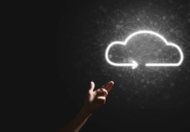 Parlak bulut bilgisayar kavramı gösteren erkek ele