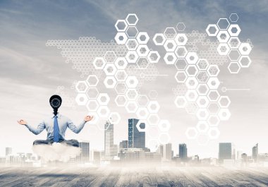 Kamera lotus poz modern karşı bulut üzerinde oturan adam başlı 