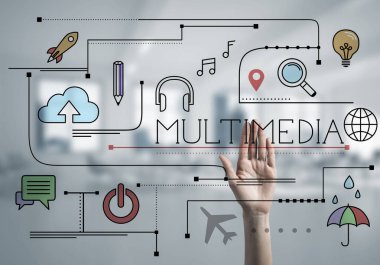 İş kadını ekranda renkli taslak konsepte dokunuyor