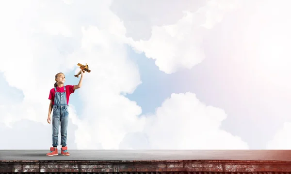 Mignon Heureux Enfant Fille Sur Construction Top Jouer Avec Rétro — Photo