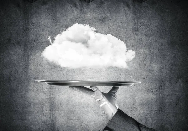 Closeup Σερβιτόρα Του Χέρι Γάντι Παρουσιάζοντας Λευκό Σύννεφο Στη Μεταλλική — Φωτογραφία Αρχείου