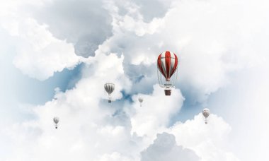 Üzerinde mavi bulutlu gökyüzü uçan renkli aerostats. 3D render.