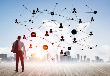 Modern şehir manzarası ve bağlantı konseptine bakan işadamlarının arka planı