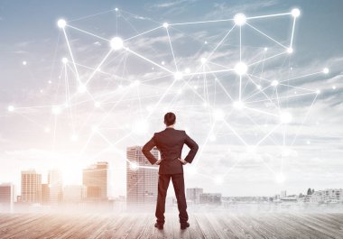 İşadamı arkasını kolluyor ve ağ çizimi kavramına bakıyor