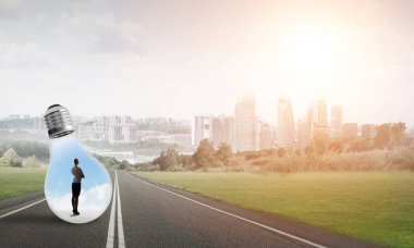 Ampulün içindeki iş kadını