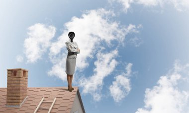 Kamera başlıklı kadınla güvenlik ve gizlilik koruması kavramı