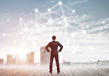 İşadamı arkasını kolluyor ve ağ çizimi kavramına bakıyor