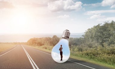 Ampulün içindeki iş kadını