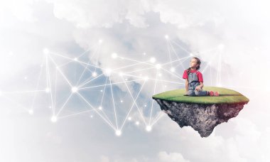 Çocuk Internet iletişim veya çevrimiçi oynarken ve pa fikrine