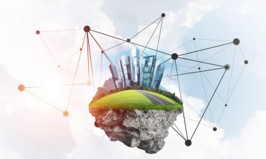 Gökyüzünde yükselen çimen ve şehir manzaralı güzel küçük bir ada.