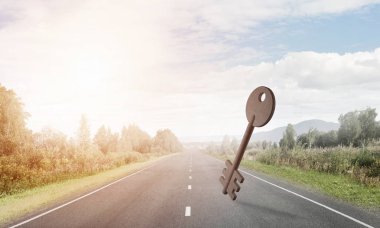 Kavramsal arka plan görüntüsü beton anahtarının Kayıt asfalt yolda