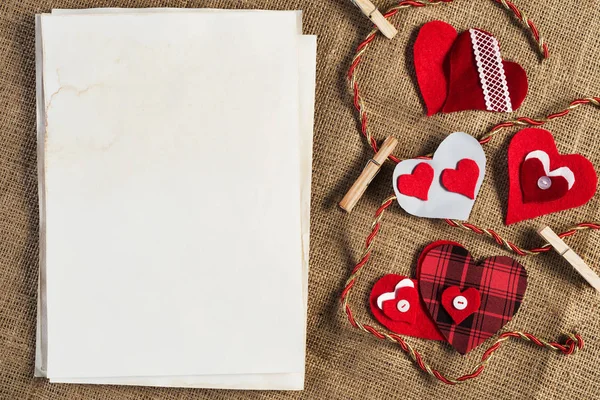 Corações Amor Feitos Mão Folhas Papel Branco — Fotografia de Stock
