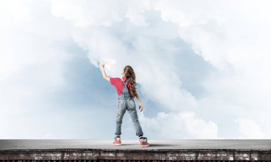 Kız olmak için hayal ile dikkatsiz mutlu çocukluk kavramı