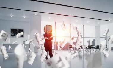 Kafasına silah tutmak yerine eski bir Tv ile takım elbiseli işadamı duran kağıtları ofis binası içinde uçan arasında geçti. 3D render.