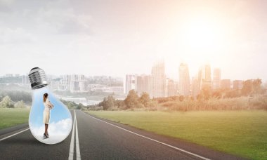 Ampulün içindeki iş kadını