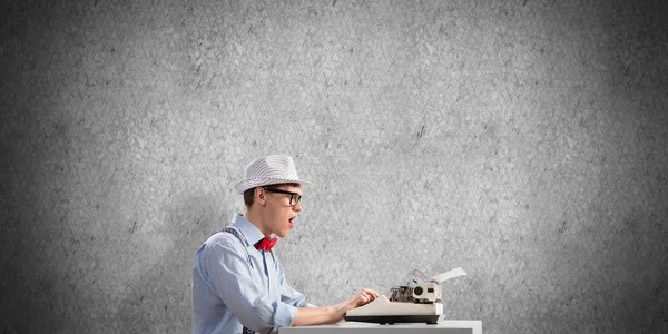 Young Shocked Man Writer Hat Eyeglasses Using Typing Machine While — Stock Photo, Image