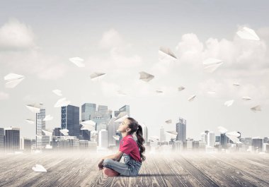 Som hakkında rüya kız ile dikkatsiz mutlu çocukluk kavramı