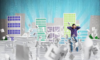 Belgeleri arka plan üzerinde kabataslak cityscape manzaralı uçan arasında casual giyim oturuşta çekici bir adam. Karışık teknik.