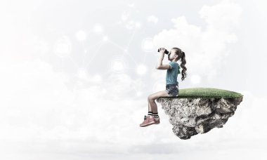 Yüzen adada tatlı bir gülümseme sunan sosyal bağlantı konsepti