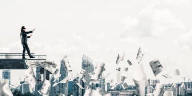 Kağıtları kocaman bir boşluk ile beton köprü üzerinde gizli tehditler ve riskler sembolü olarak uçan arasında blindfolded yürüyüş iş adamı. Cityscape görünümü arka plan üzerinde. 3D render.