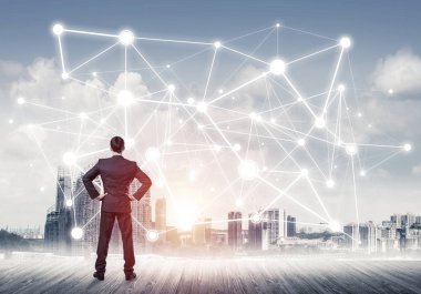 İşadamı arkasını kolluyor ve ağ çizimi kavramına bakıyor