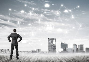 Modern şehir manzarası ve bağlantı konseptine bakan işadamlarının arka planı