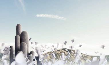 Açık havada güzel manzara ile kağıtları arka plan üzerinde uçan arasında yer alan yüksek ve büyük taş sütunlar görüntüsü. Duvar kağıdı, zemin ile boşaltmak.