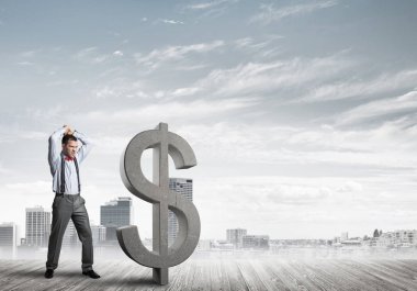 Öfkeli genç işadamı taş gibi bir sembolle kaza yapacak.