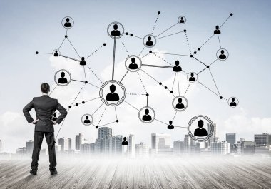 Modern şehir manzarası ve bağlantı konseptine bakan işadamlarının arka planı