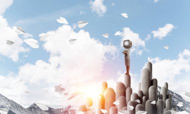 Duran üst kısmında taş sütunlar arasında kağıt uçaklar güzel manzara ile arka plan üzerinde uçan iş kadını kıyafetli kafa silah tutmak yerine eski bir Tv ile geçti. 3D render.