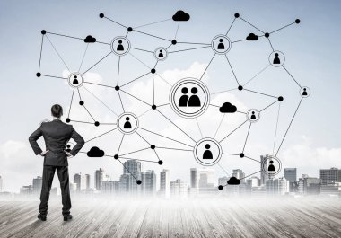 Modern şehir manzarası ve bağlantı konseptine bakan işadamlarının arka planı