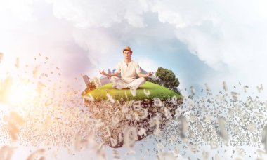 Adam beyaz giyim gözler tutmak kapalı ve seyir adada hava bulutlu gökyüzü harflerle arka plan üzerinde uçan arasında içinde meditasyon sırasında konsantre. 3D render.