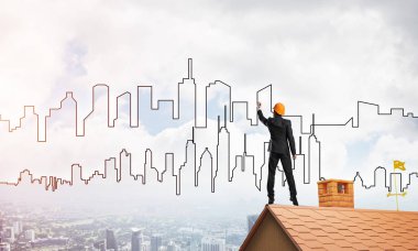 Mühendis, evinin çatısına geri döndü ve şehri çiziyor. Karışık ortam