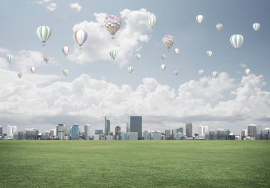 Binalar ve balon gökyüzünde ile modern cityscape