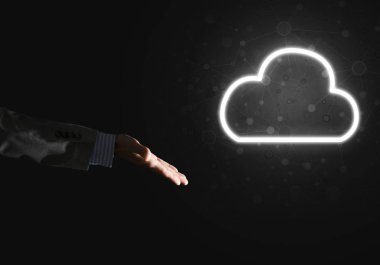 Parlak bulut bilgisayar kavramı gösteren işadamı ele