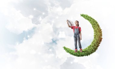 Yeşil Ay 'daki şirin kız ve sosyal bağlantı kavramı