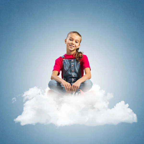 Menina Bonito Criança Sentado Nuvem Contra Fundo Cor Azul — Fotografia de Stock