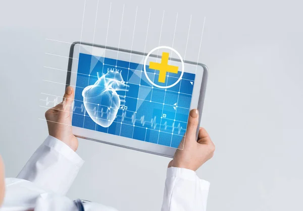 Tablet Apparaat Met Medicijn Interface Scherm Handen Van Arts — Stockfoto